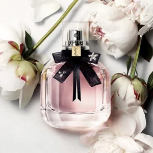 عطر-زنانه-مون-پاریس-ایوسن-لورن-YVES-SAINT-LAURENT-Mon-Paris-چایپر-گلی-و-معتدل-محصول-2016-بهمراه-نتهای-گلی-مشکی