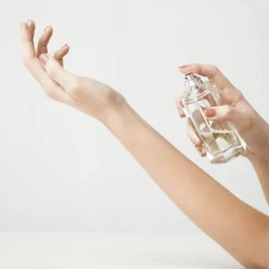 کاهش-بوی-الکل-هنگام-اسپری-عطر