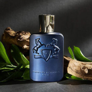 عطر-مارلی-لیتون-بهمراه-نتهای-شیرین-و-ماندگار-اسطوخودوس-و-چوب