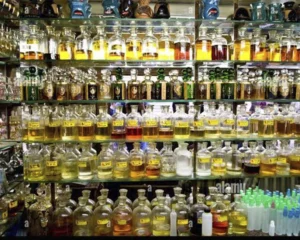 عطر-و-اسانس-از-عطاری-قدیم-ت-حالت-مدرن